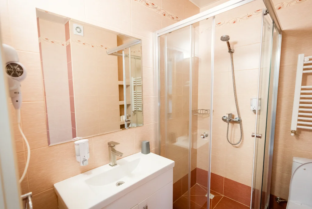 Double Room — image 3